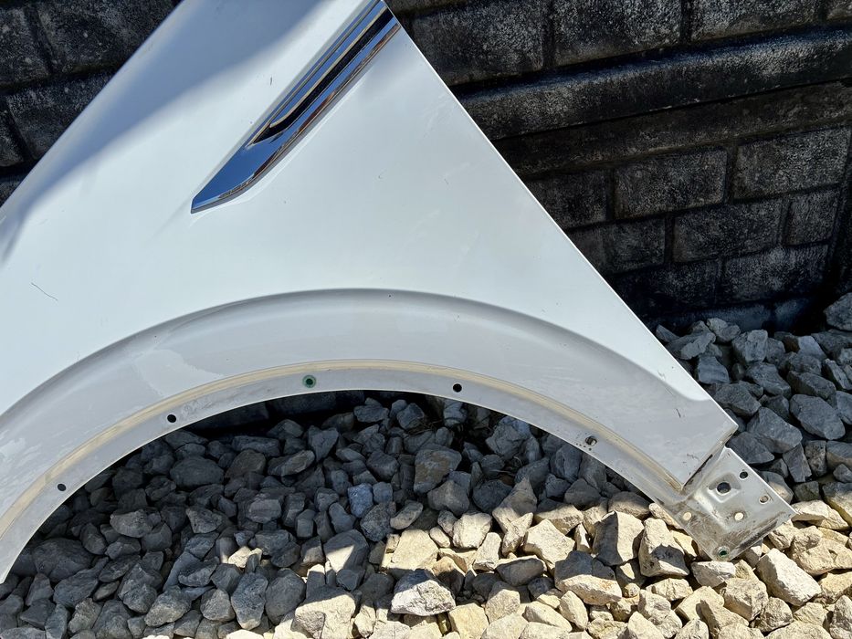 Blotnik przedni lewy LC9A VW Touareg 3 III 760 18- oryginal