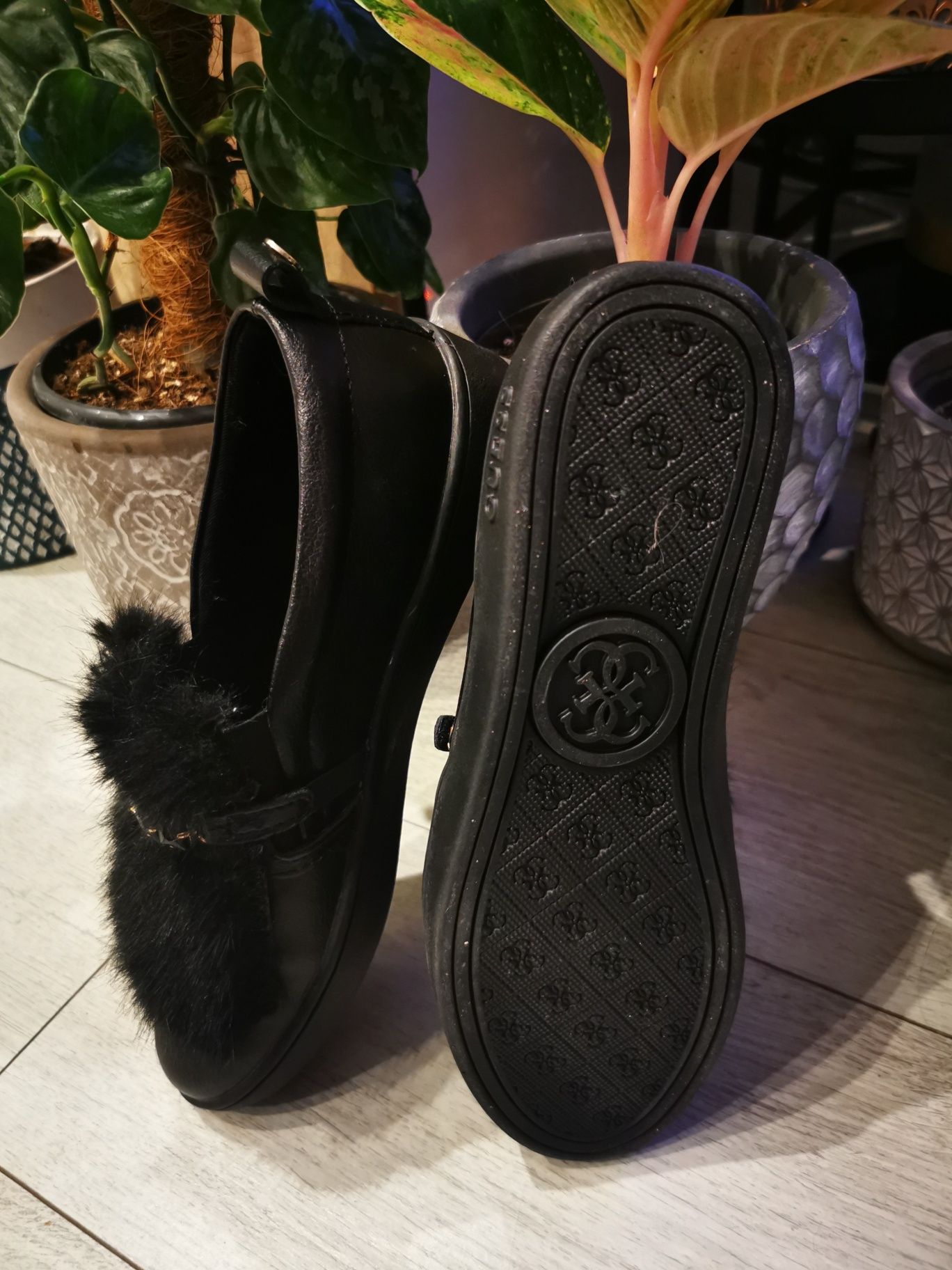 Slip on Guess roz. 39