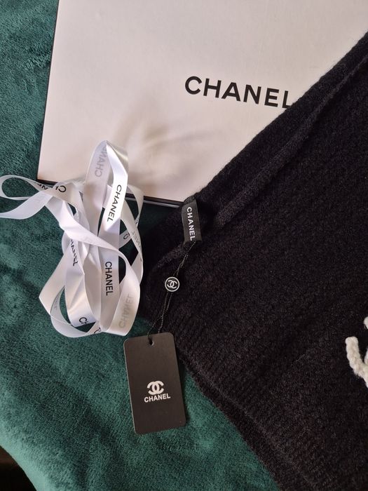 Piękny szalik jesień zima CC Chanel