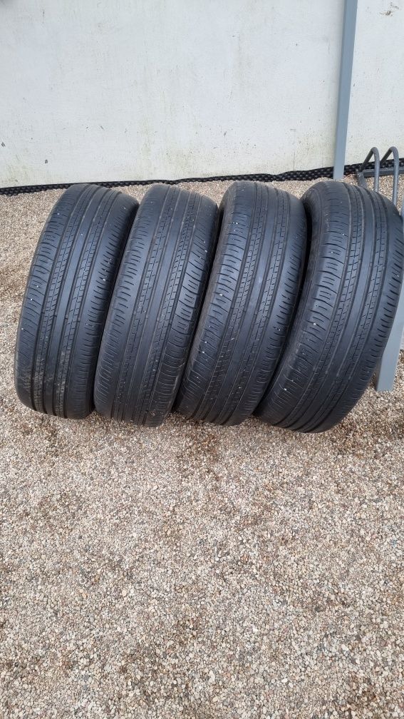 Komplet opon letnich Dunlop 225 60 r18