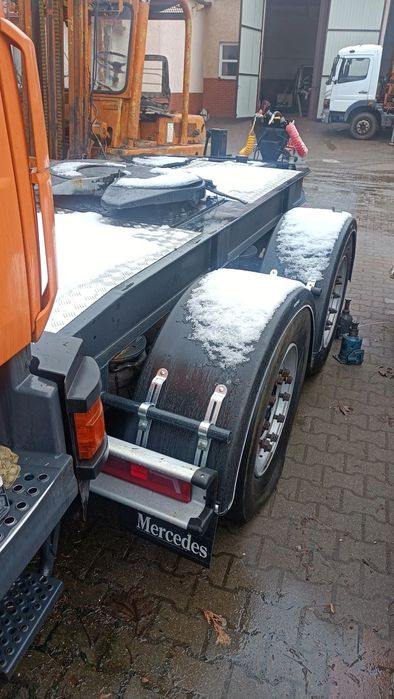 John Deere WÓZEK DOLLY 2 OSIOWY Z HYDRAULIKĄ  Wózek typu Dolly 2 osiowy z hydrauliką