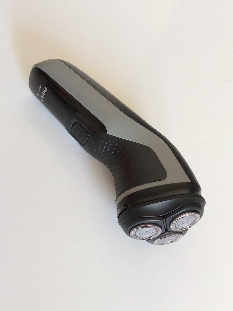 Аккумуляторная электробритва Philips S1231
