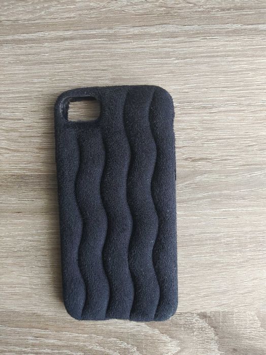 Etui czarne futerko Iphone 7