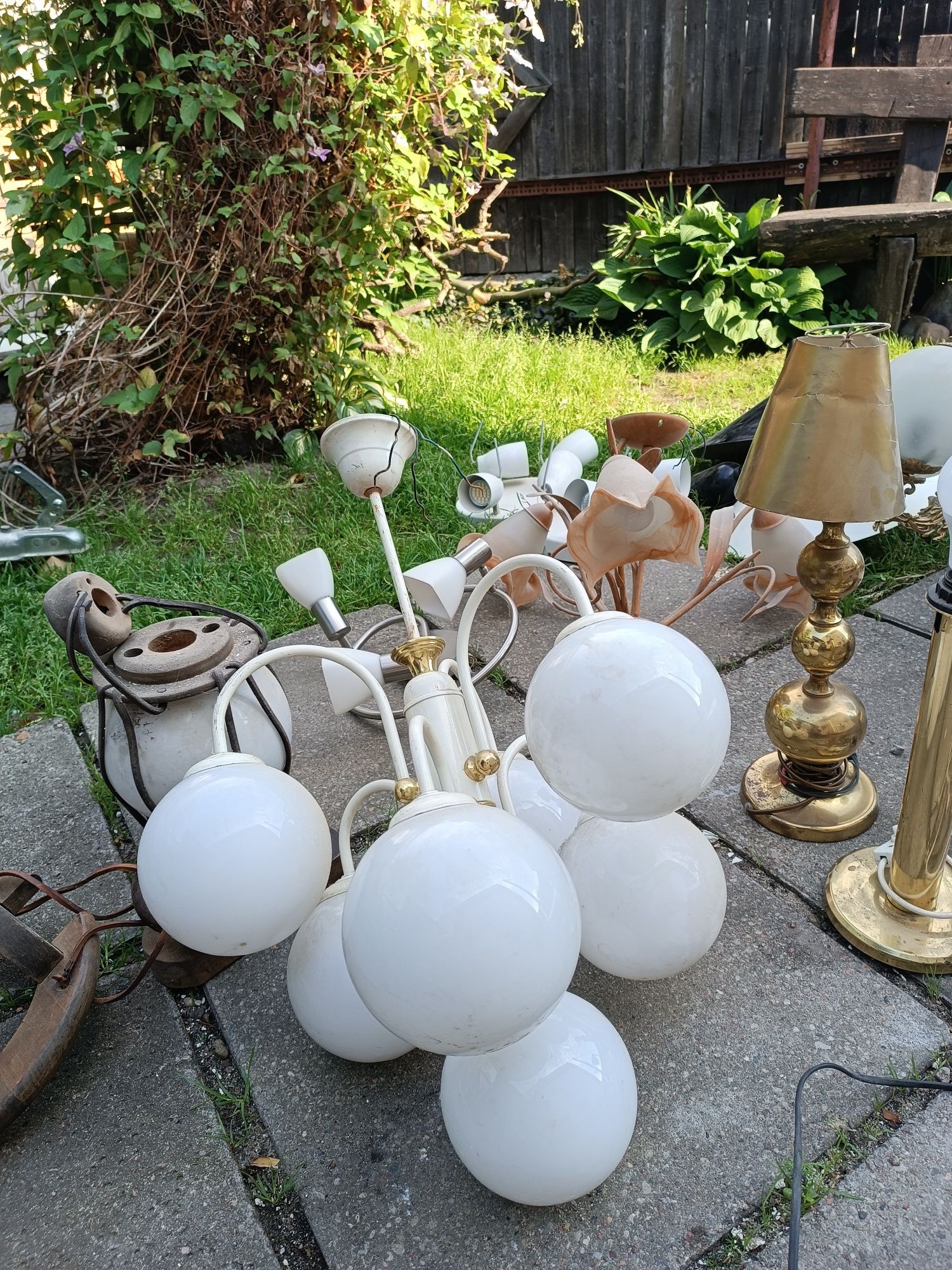 Lampy sufitowe i stołowe