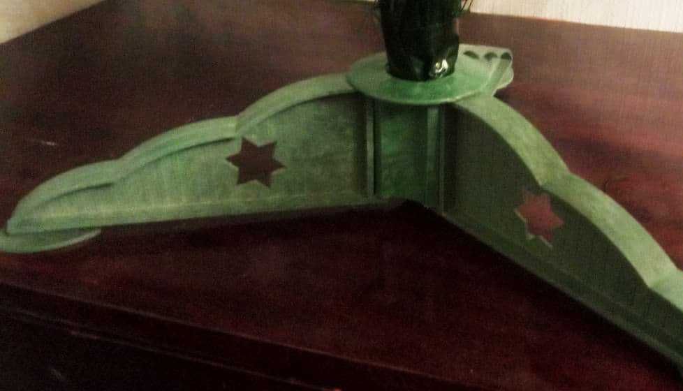 Ялинка, ялина 132 см штучна ПВХ на тринозі Польща зелена
