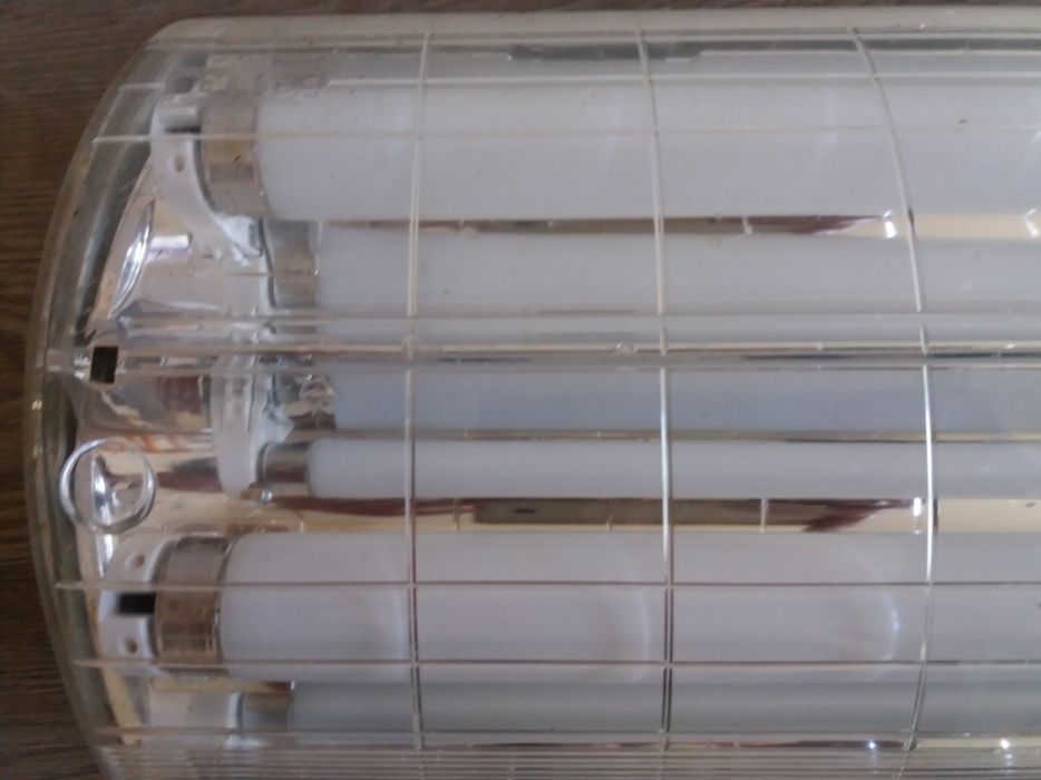 Conjunto com Lampadas fluorescentes incluidas