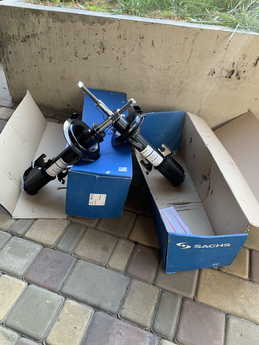 Передние стойки Вито 638