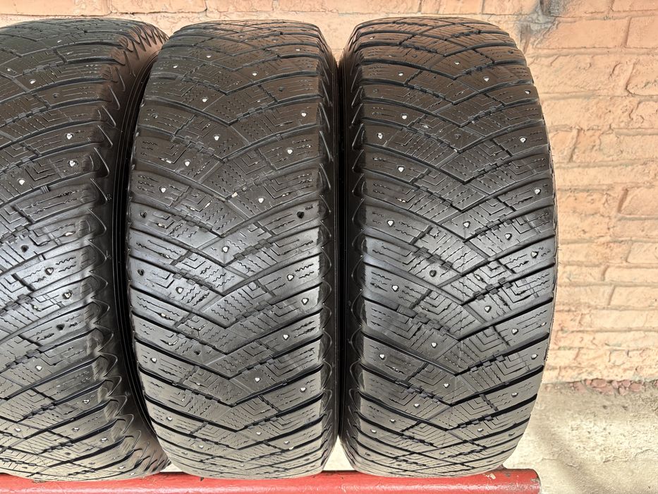 Комплект Зимових шин 245/70R16 Good Year