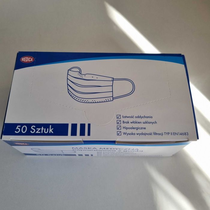Maska medyczna trójwarstwowa z gumką producent MEDICA opakowanie 50szt