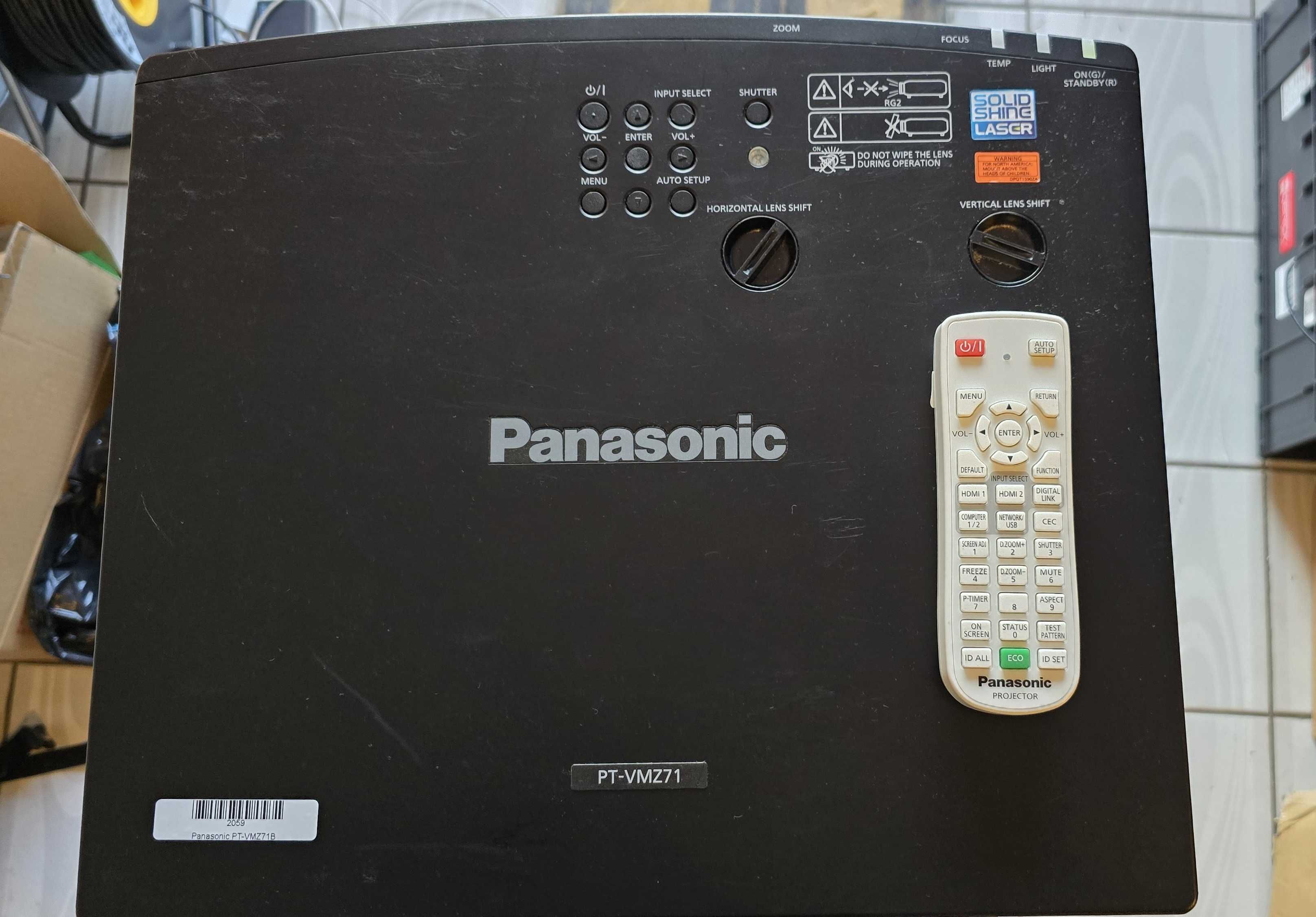 Projektor Panasonic PT-VMZ71B czarny 7000 ANSI LASER 595h