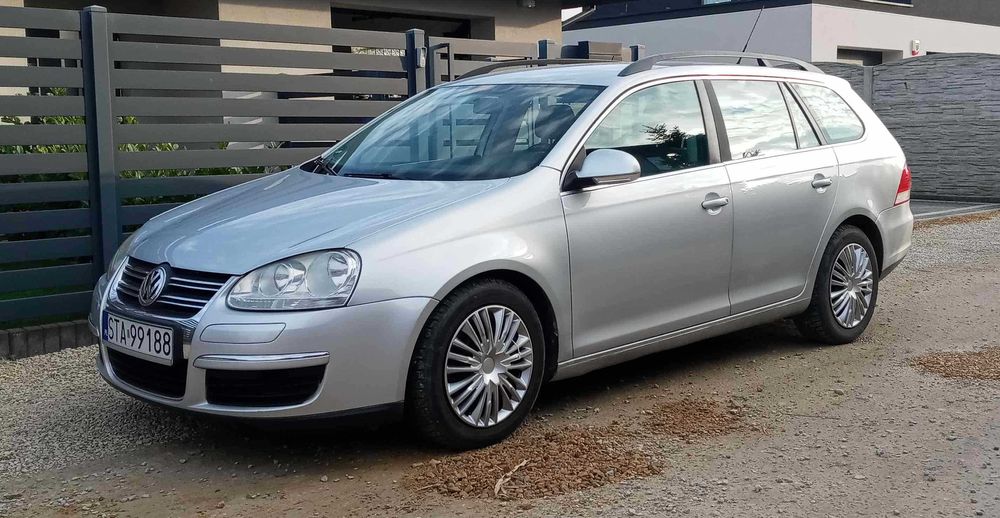 Zadbany i uszanowany Volkswagen Golf, benzyna, pierwsza rej. 2008 rok.