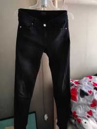 Czarne jeansy Stradivarius "36"