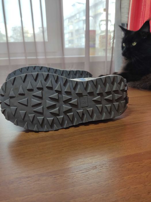 Кросівки  жіночі розмір 38