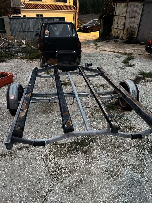 Atrelado duplo motas de agua