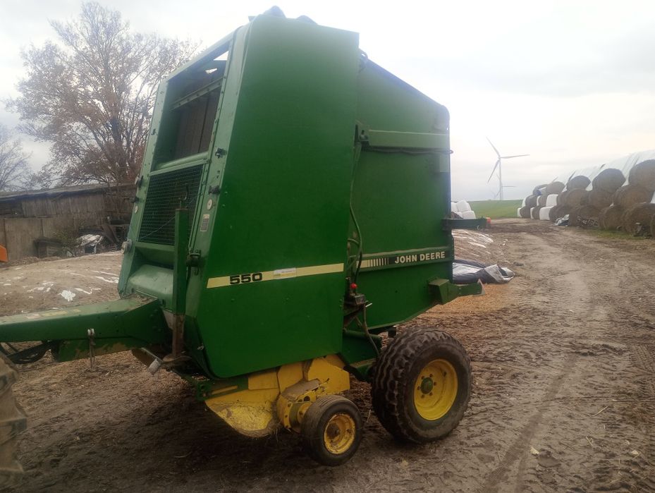 Prasa John Deere 550