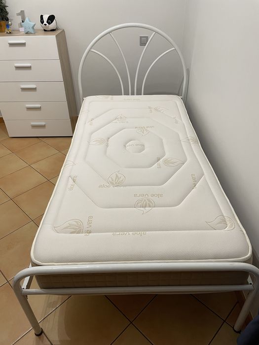 Cama de ferro branca c/ colchão