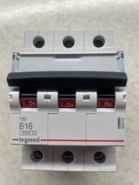 Автоматичник вимикач Legrand B16A 3P