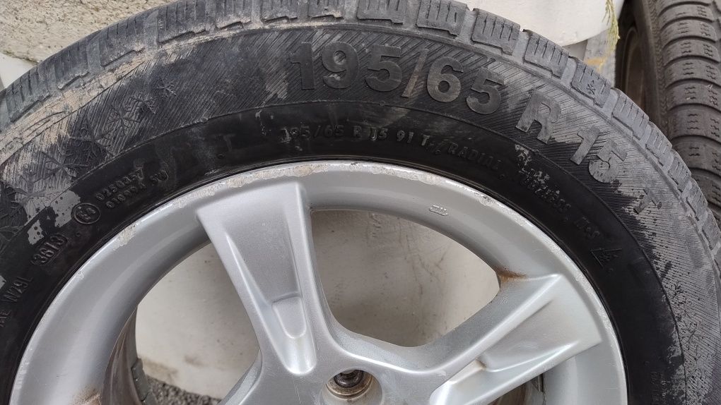 Mam na sprzedaż felgi 15 razem z oponami od Mazdy 323F