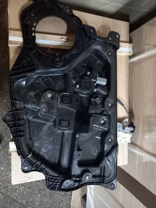 Стекло правое зад  мазда сх 5 18г.