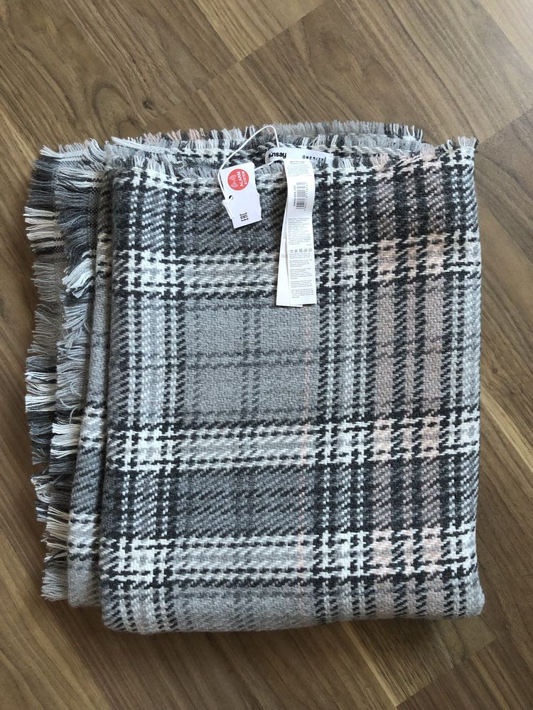 Nowy , długi, miękki szal!