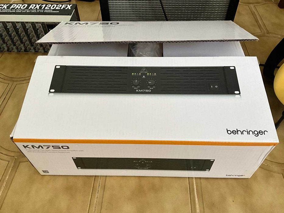 Amplificador de potência estéreo Behringer KM750 — excelente estado
