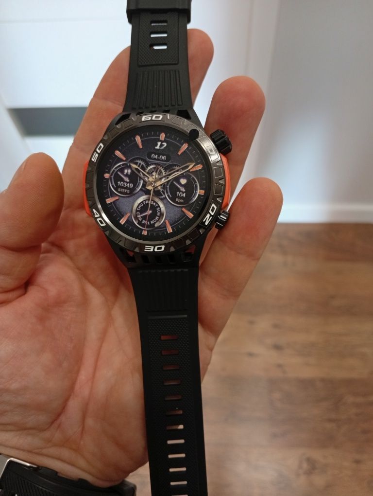 Rewelacyjny, nowy, duży smartwatch z SOS i latarką!