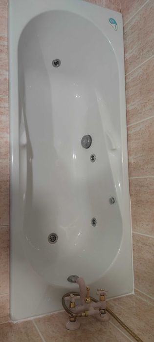 Para desocupar, Banheira Grande hidromassagem marca Roca