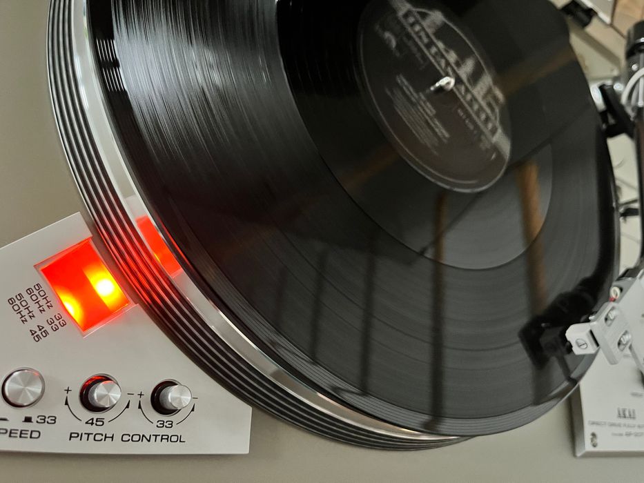 Gramofon Akai AP-207