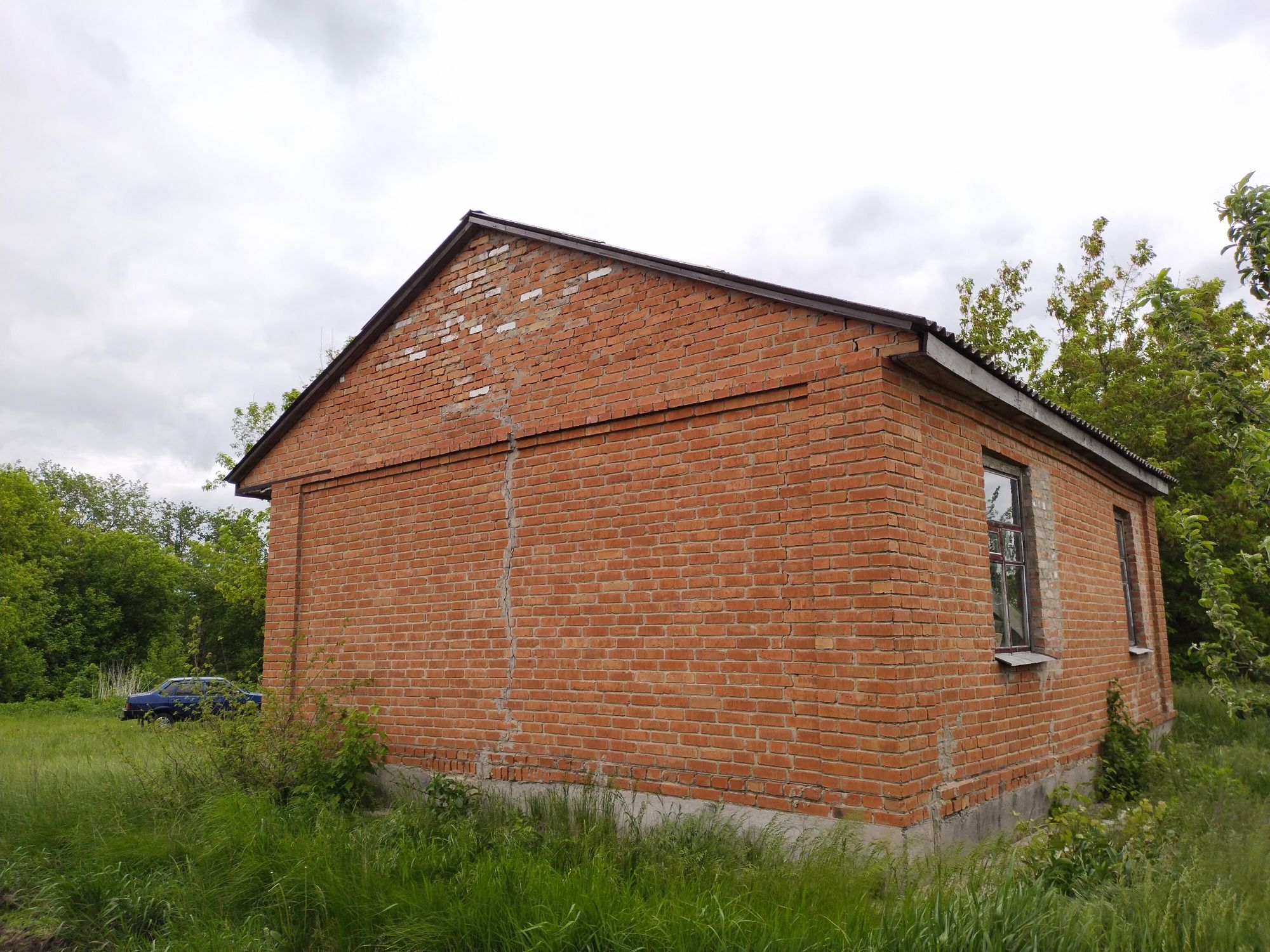 Продам будинок з земельною ділянкою
