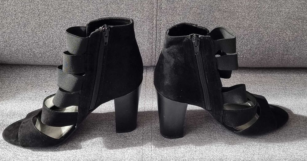 Guess czarne  buty na obcasie roz38 zamsz gumka stan bardzo dobry