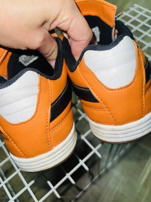 Restime кросівки, кеди або футзалки