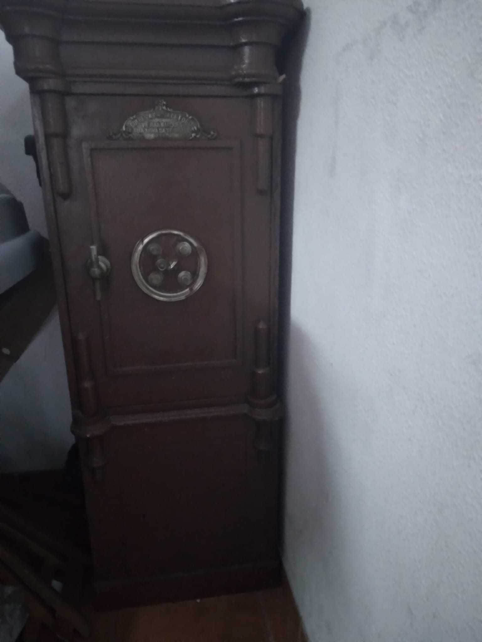 Cofre centenário