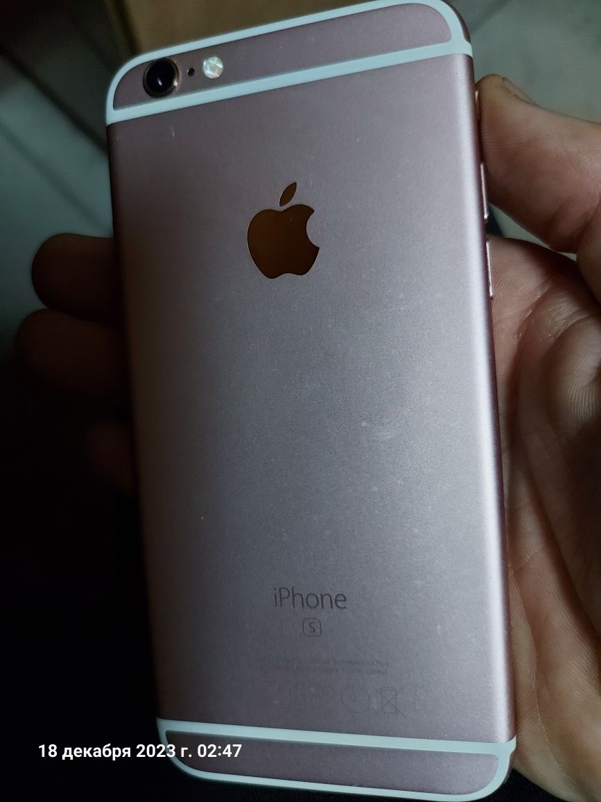 iPhone 6s, с маленька трещена