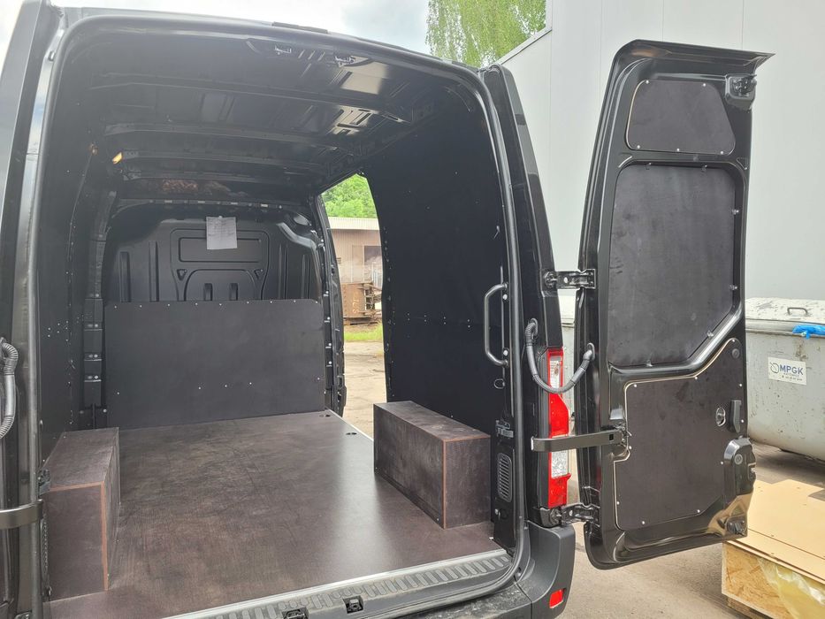 Zabudowa busa, Renault Master L2H2 zabudowa paki ze sklejki