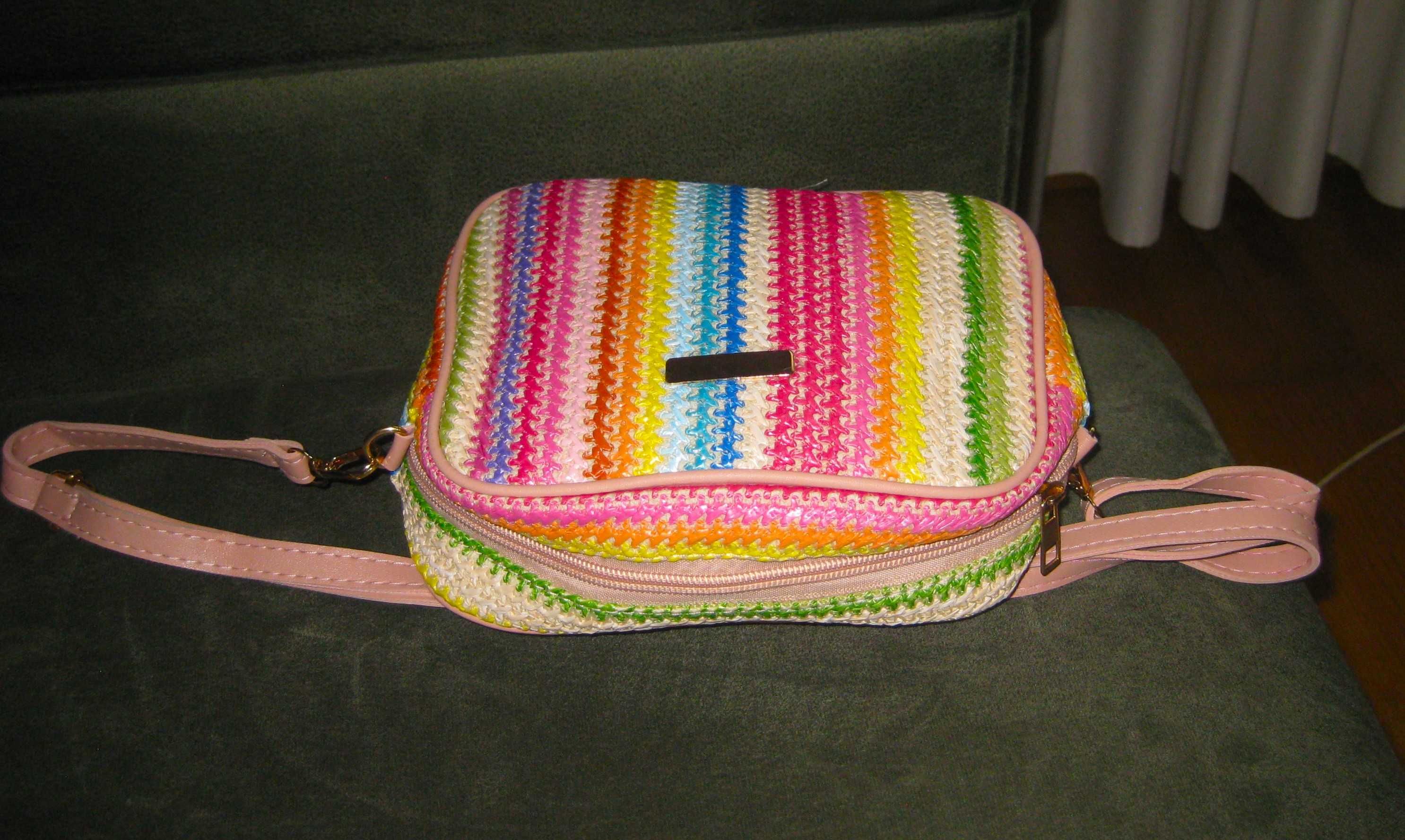 Bolsa Feminina com Alça - Design com Riscas Coloridas