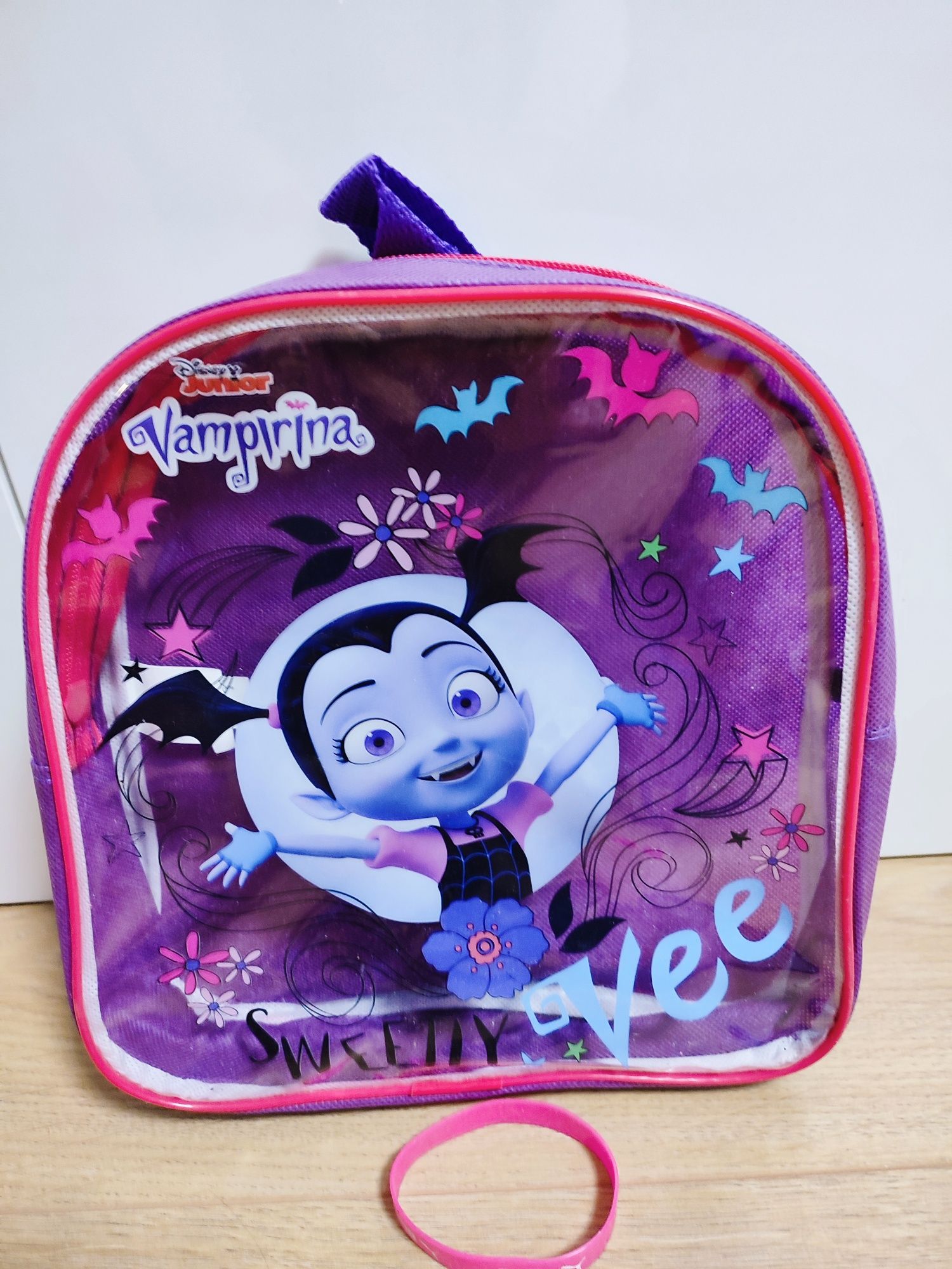 Plecaczek Vampirina i opaska różowa Puma