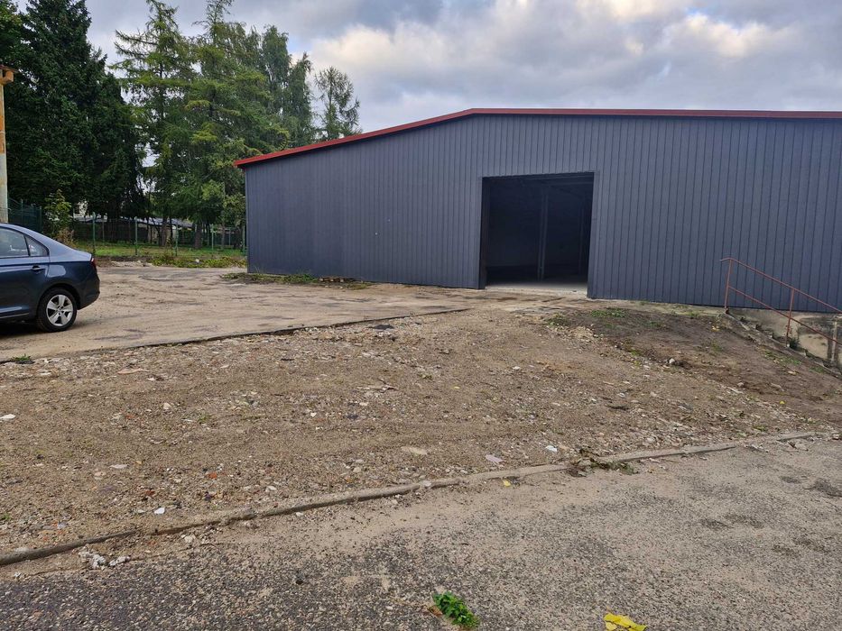 Garaz miejsce postojowe parkingowe w hali magazynowej