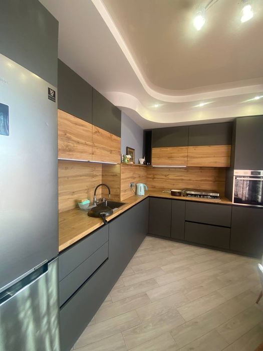 Сдам 2 комн квартиру на Марсельской Дн.дор,генератор,укрытие,паркинг