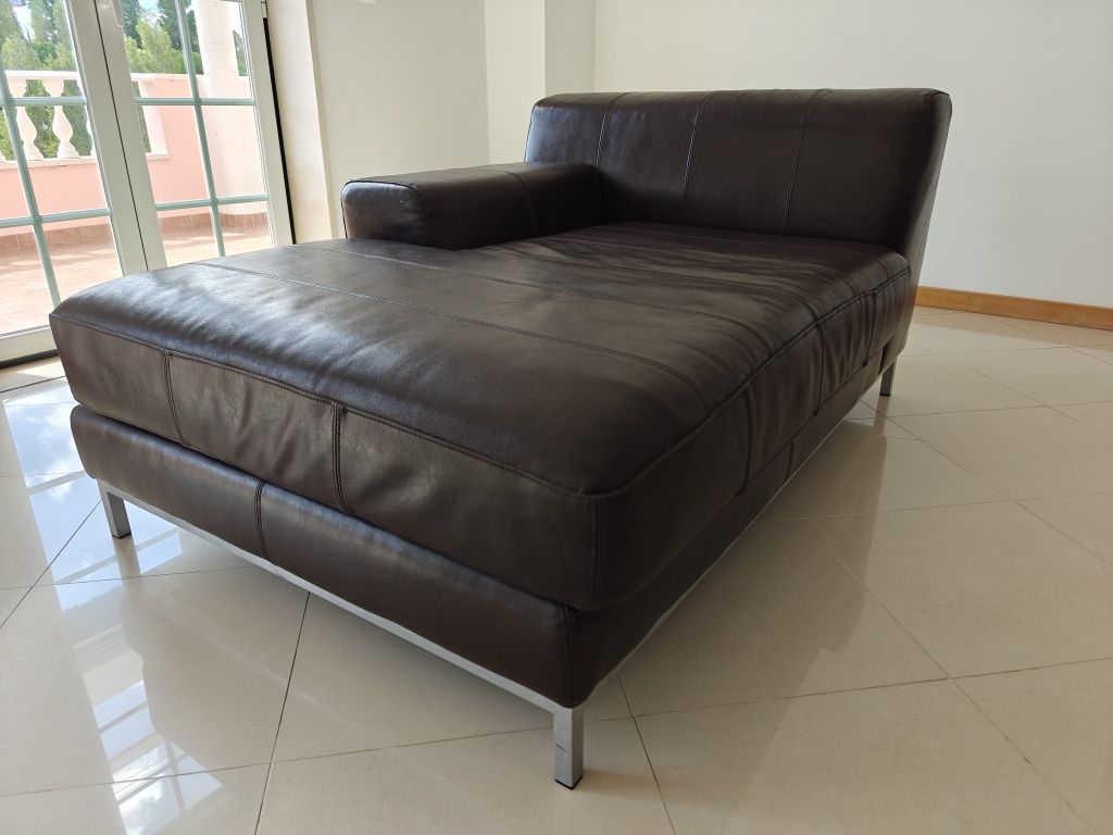 Sofá de pele com duas chaise longues