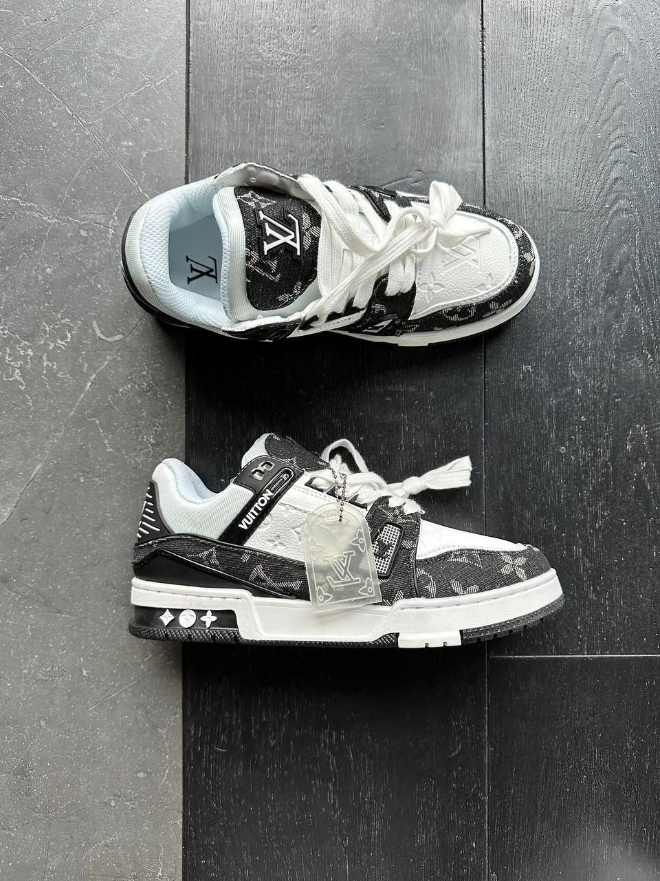 купити кросівки Louis Vuitton Trainer Sneaker White / Black распродаж1
