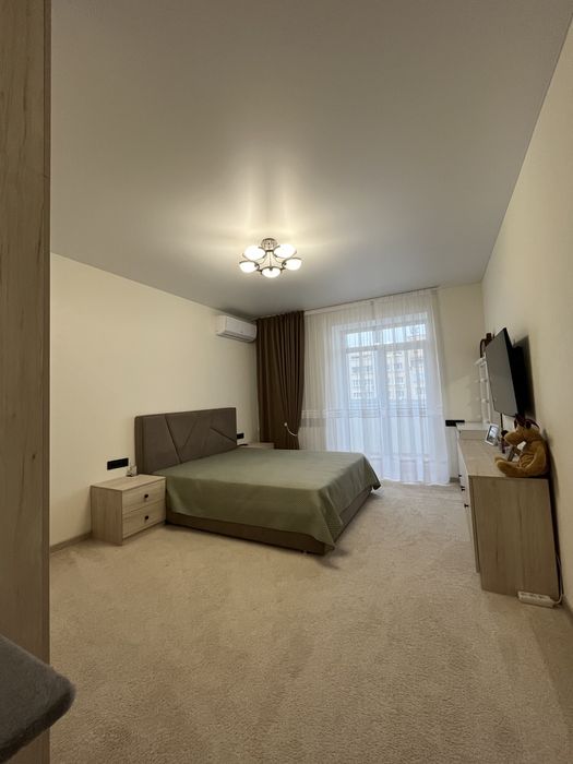 Продається простора 3 кім. пл.105 м2. Постанови.