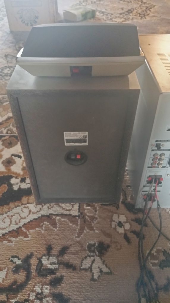 wieża SONY RXD8S, radio RDS, 3xCD.
Sprzęt ma już swoje lata ale działa