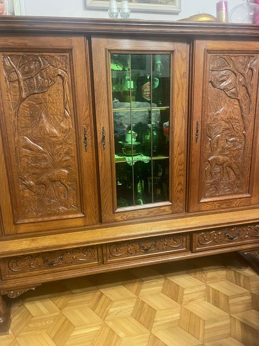 Witryna kredens mniejsza szafa drewniana z motywami jeleni i lasu