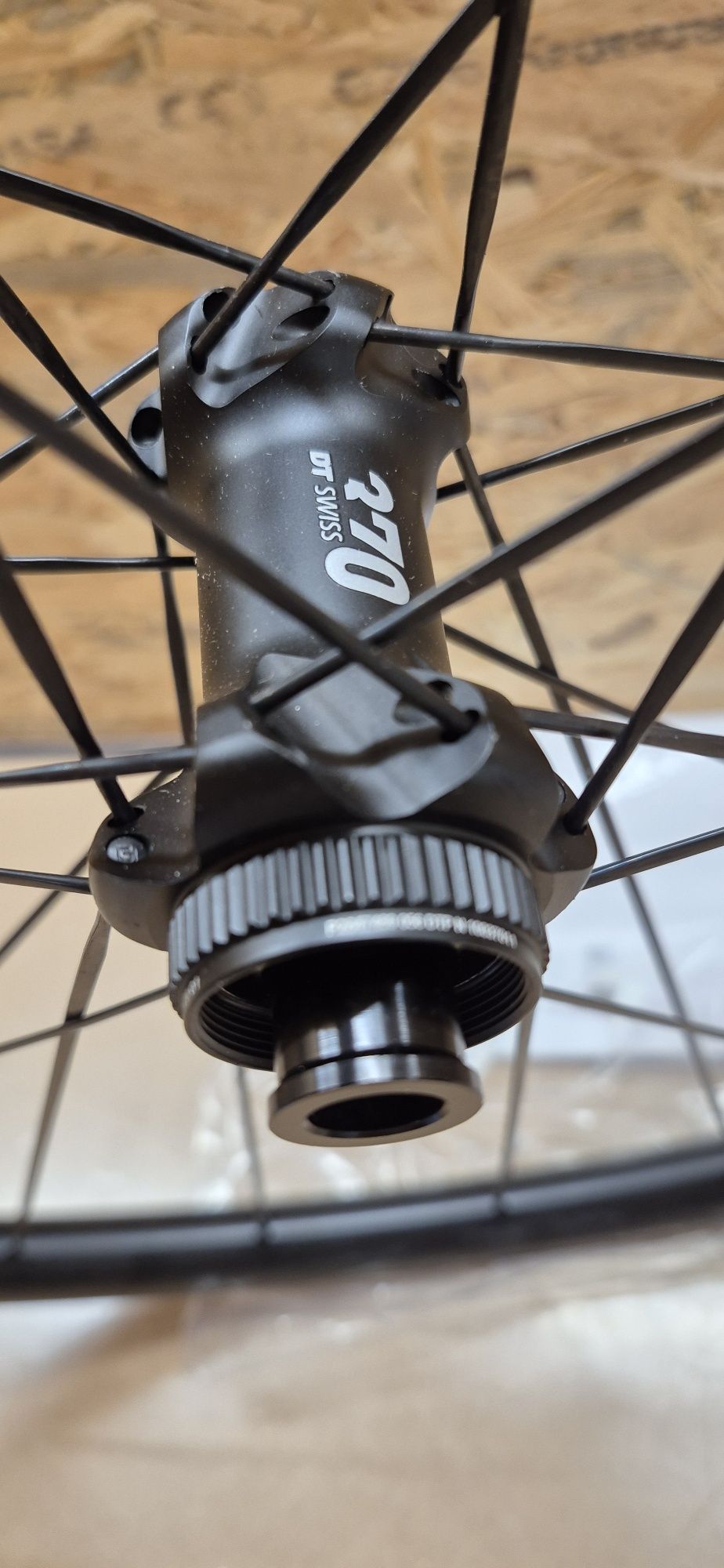 Koło DT-SWISS G1800 Spline 25 .przód.