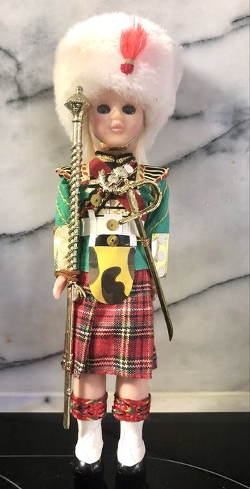 Boneco étnico antigo