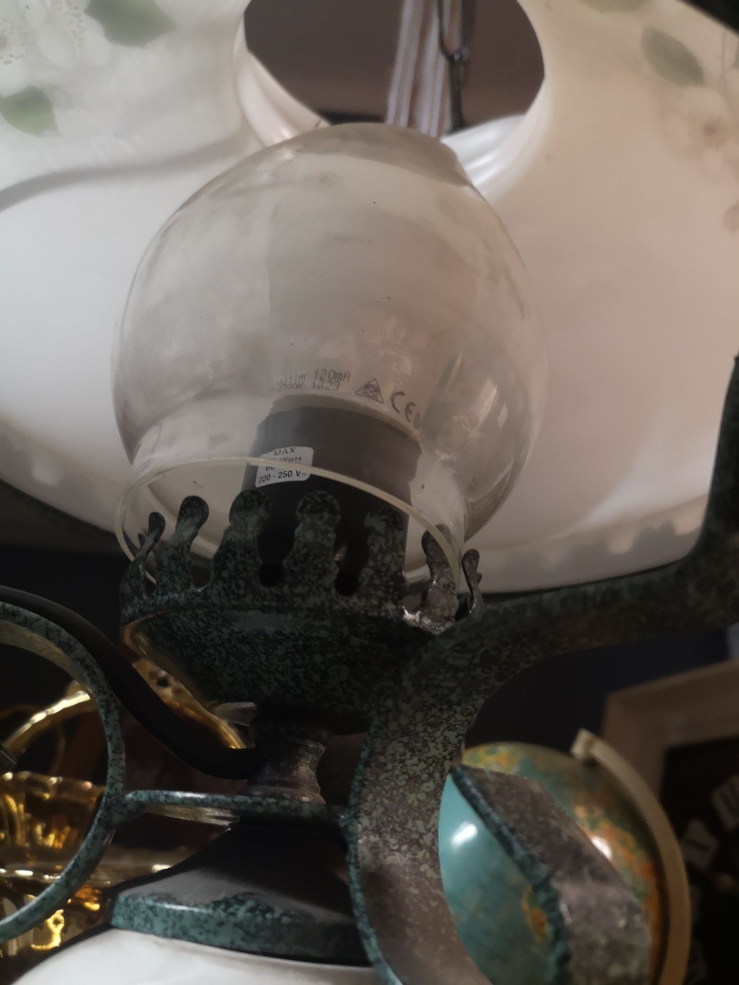 Żyrandol lampa naftowa.