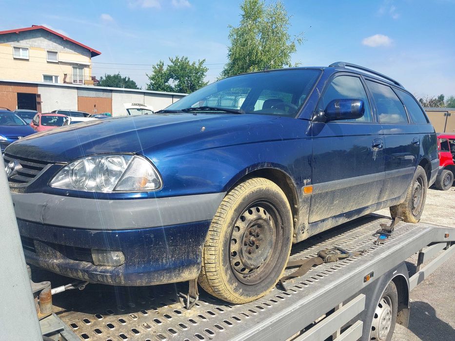 Posiadam czesci toyota avensis t22 lift kombi 1.8 16v