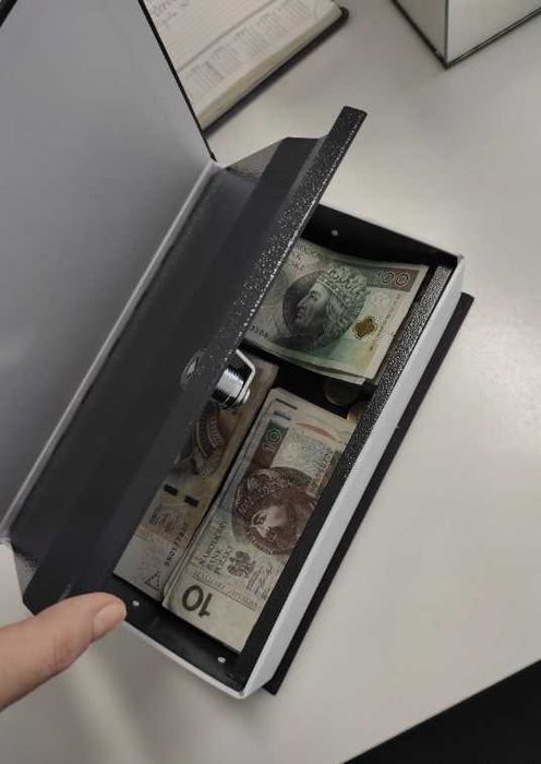 Kasetka książka na pieniądze 24x15,5 czarna nowa skarbonka sejf