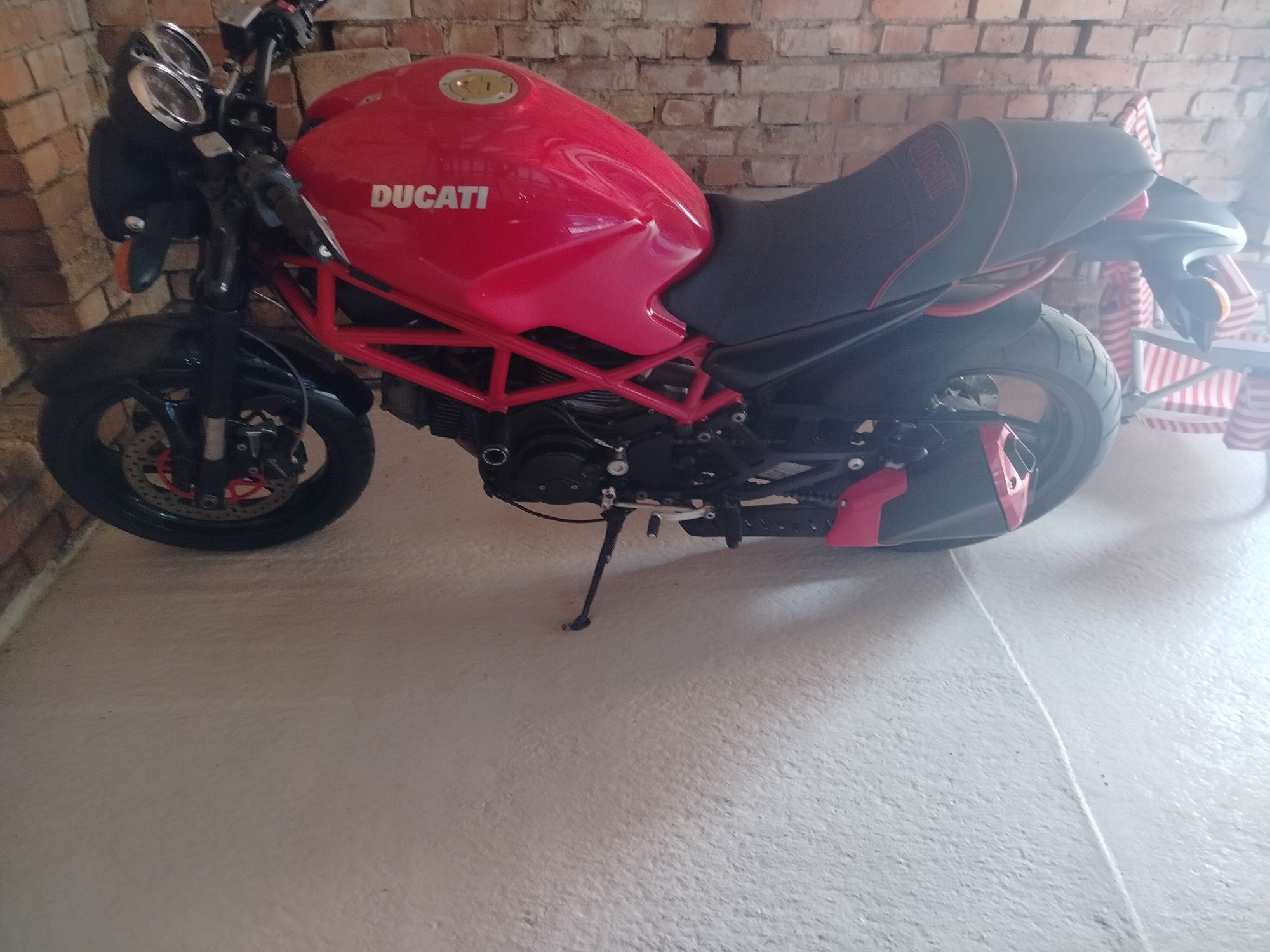 Ducati monster 695