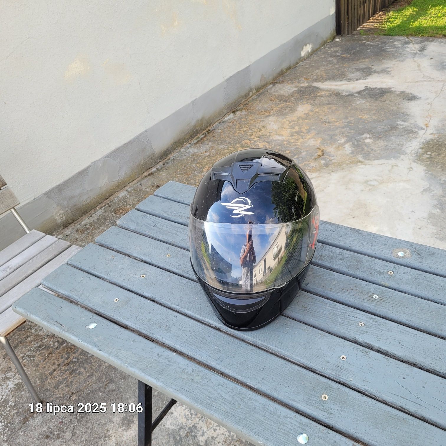 Sprzedam kask motocyklowy mało używany.